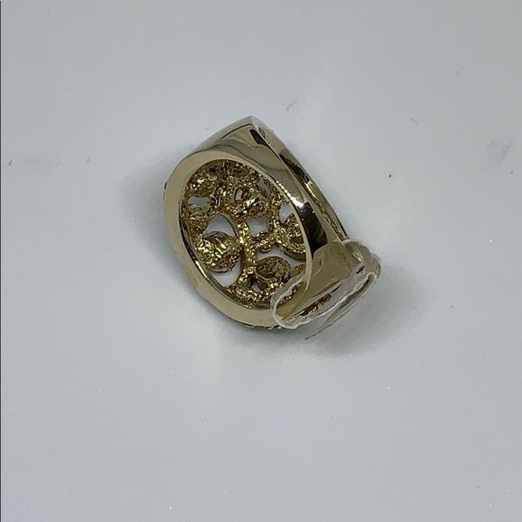 Gold statement ring - Picture 8 of 8